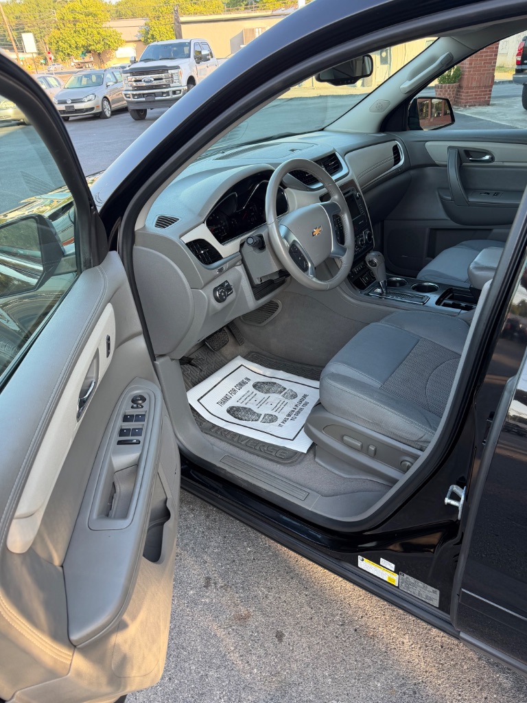 2017 Chevrolet Traverse - $9,900