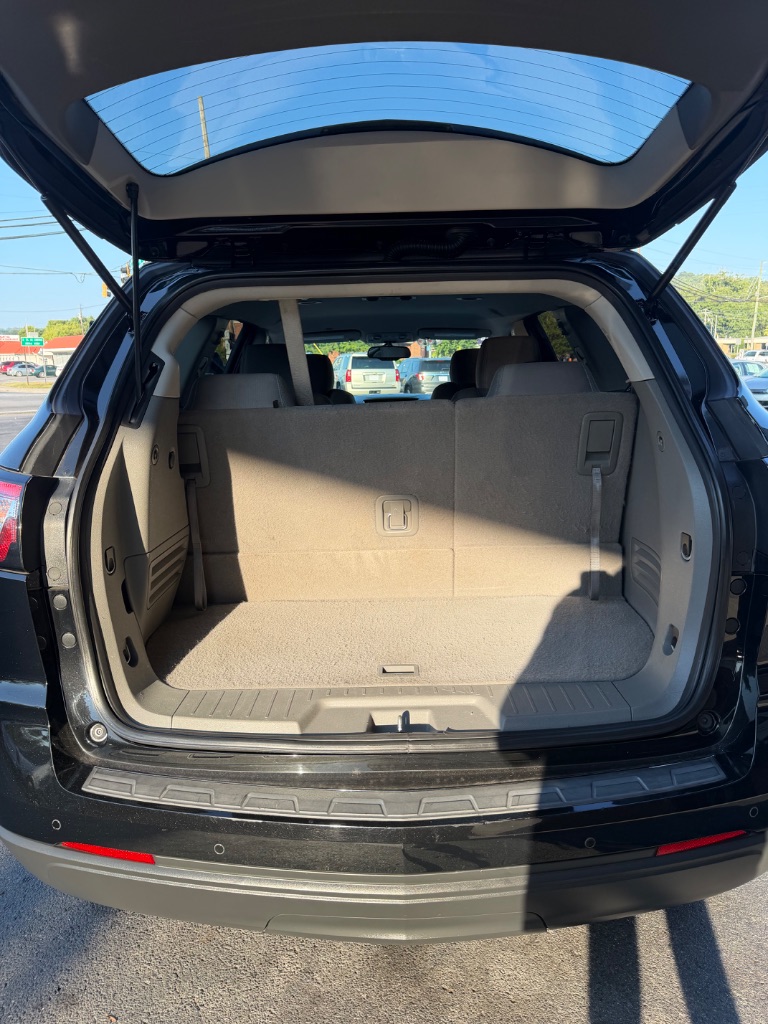 2017 Chevrolet Traverse - $9,900