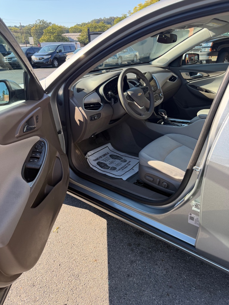 2024 Chevrolet Malibu - $14,900