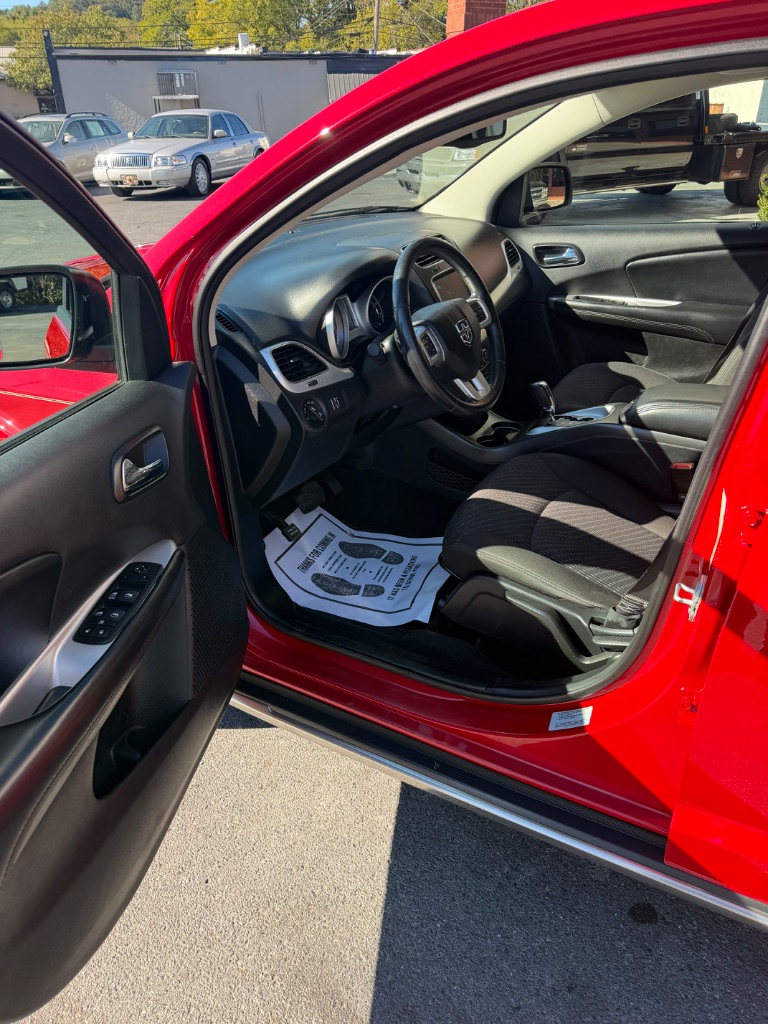 2017 Dodge Journey - $9,900