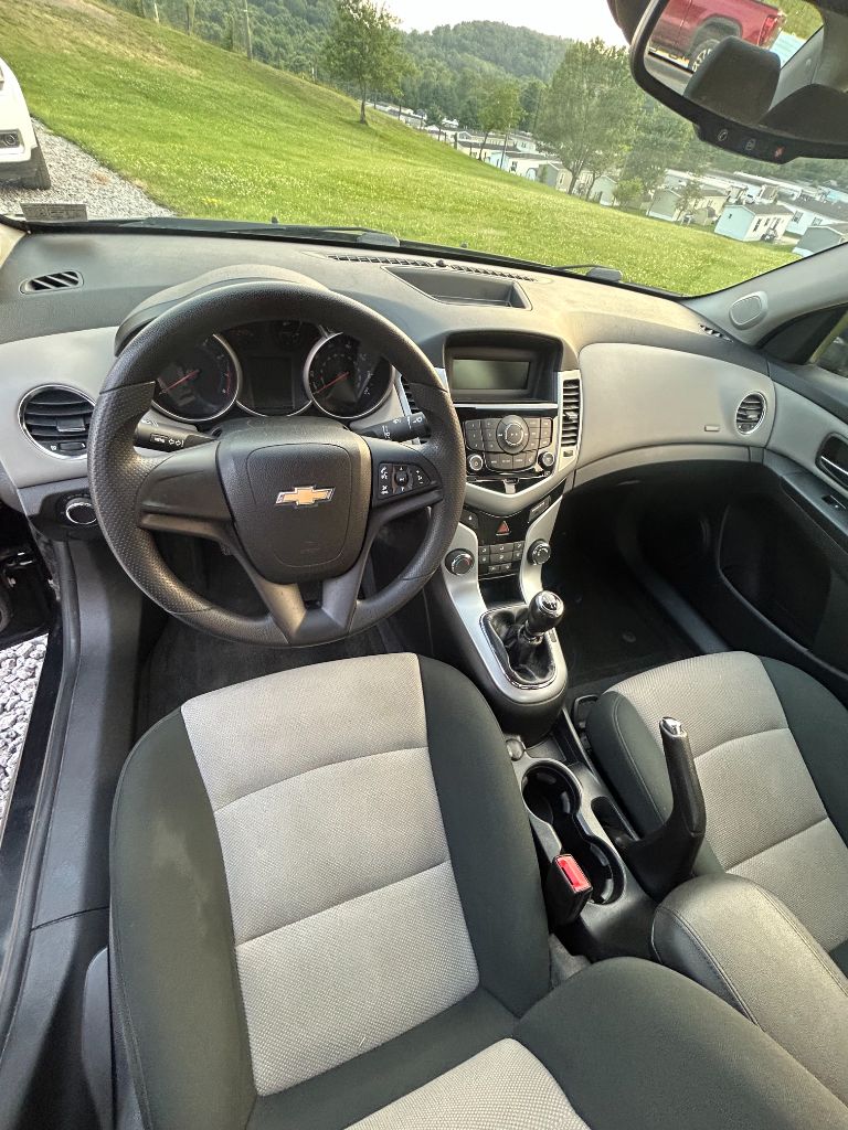 2012 Chevrolet Cruze - $5,800