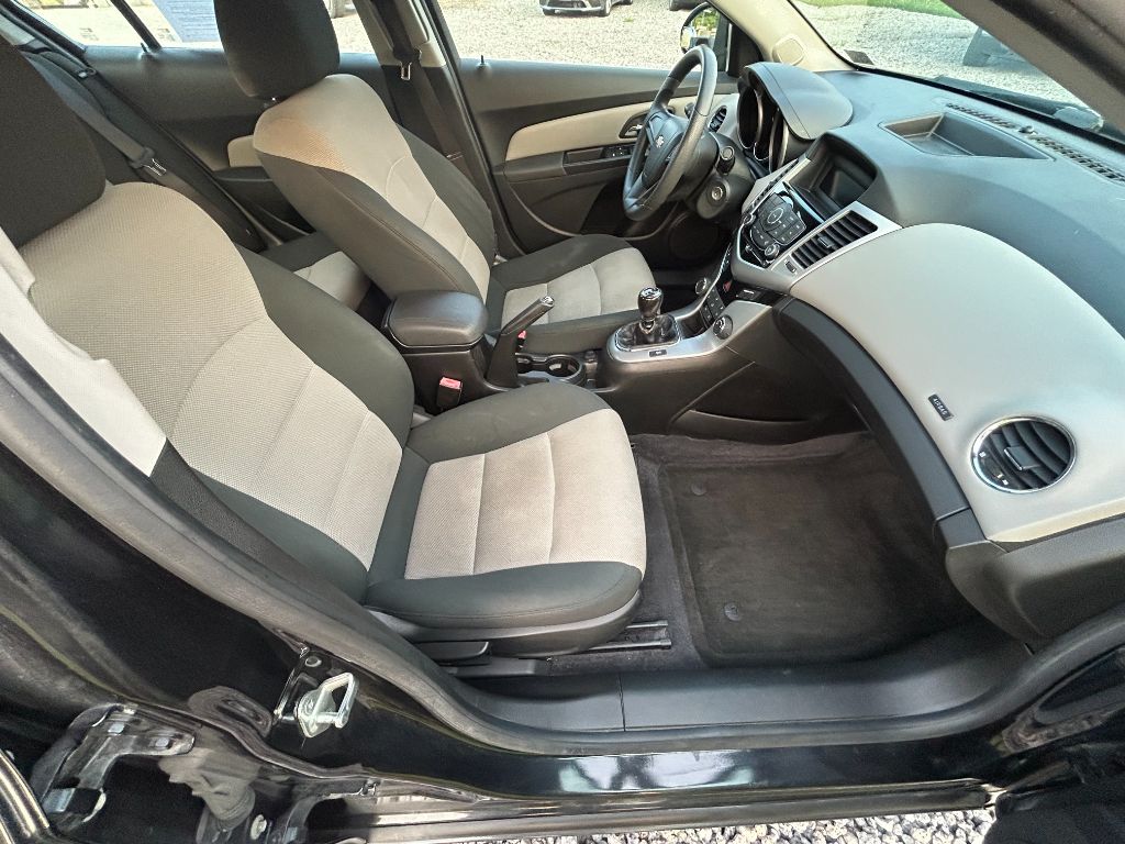 2012 Chevrolet Cruze - $5,800
