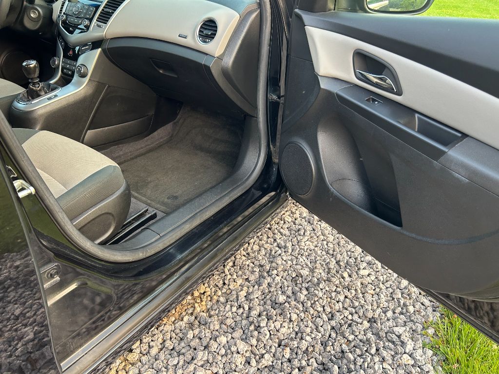 2012 Chevrolet Cruze - $5,800