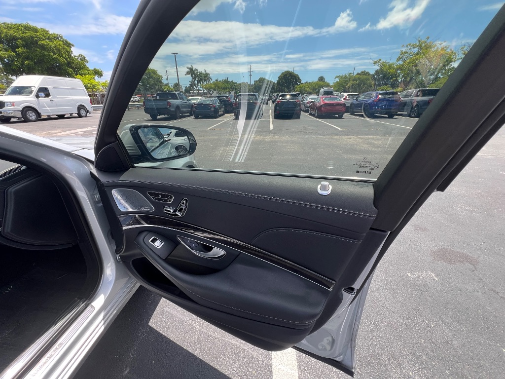 2017 Mercedes-Benz S-class - $26,500