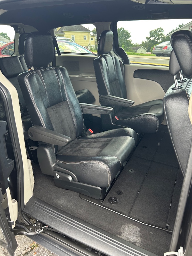 2017 Dodge Grand Caravan - $7,499