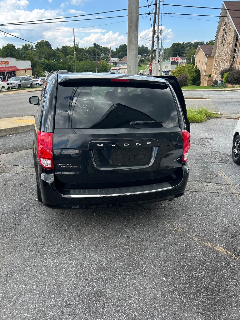 2017 Dodge Grand Caravan - $7,499