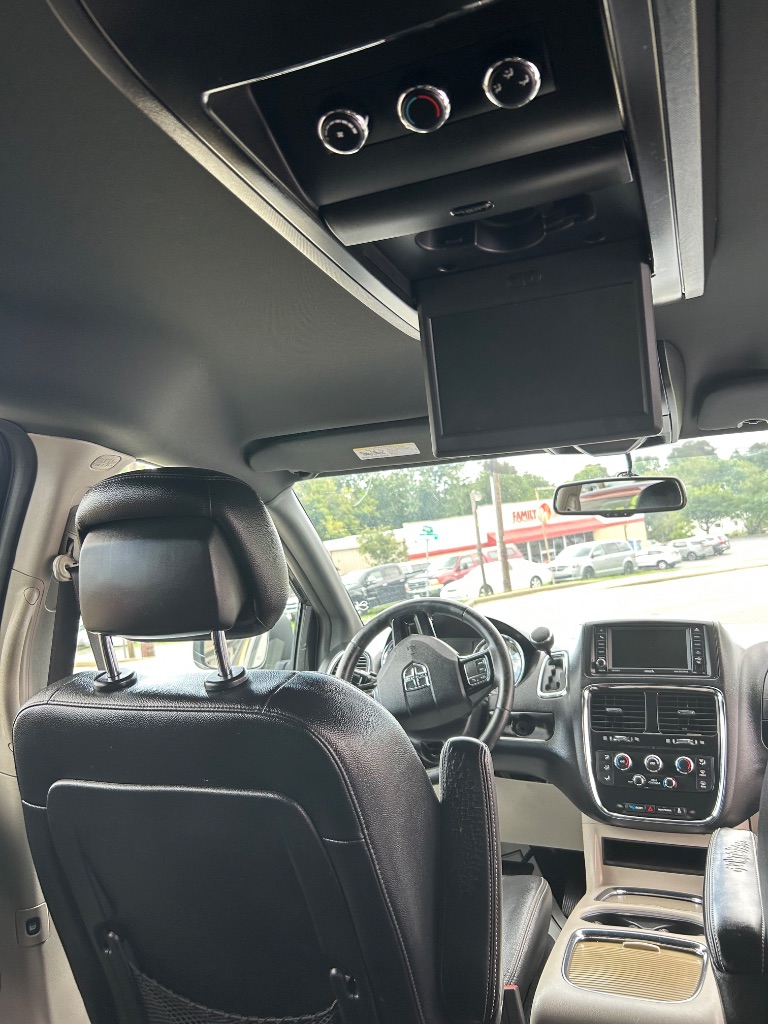 2017 Dodge Grand Caravan - $7,499