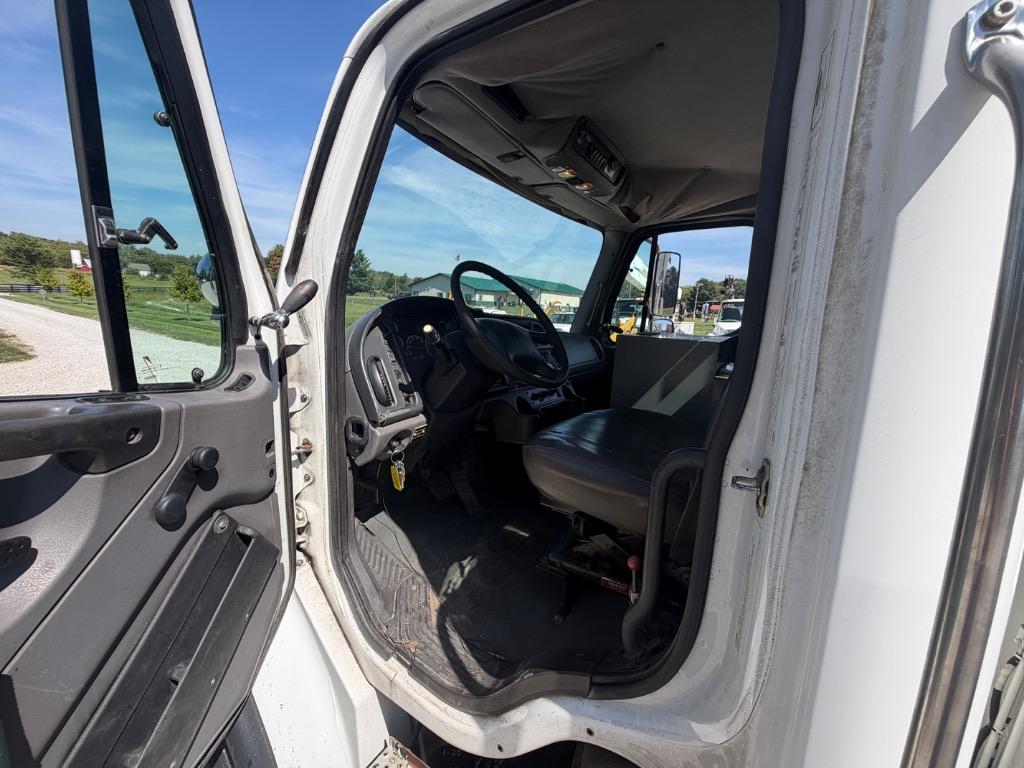 2007 Freightliner M2 - $16,000