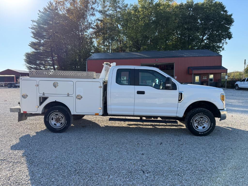 2019 Ford F-350 - $19,900