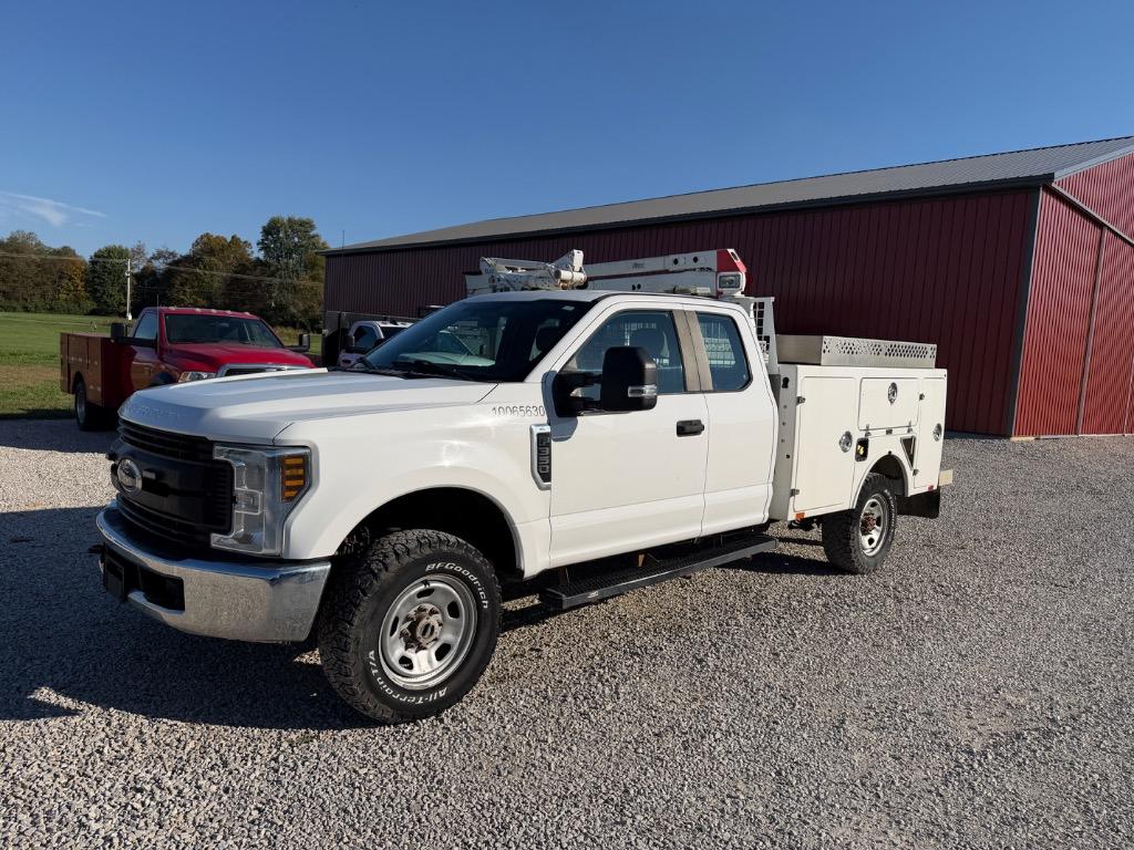2019 Ford F-350 - $19,900