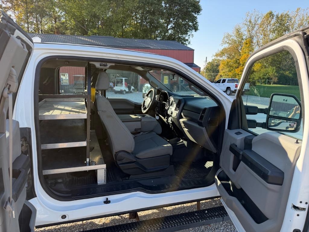 2019 Ford F-350 - $19,900