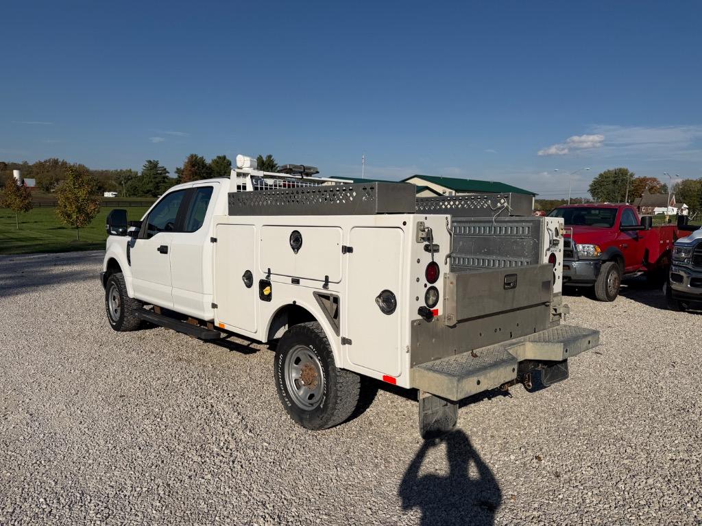 2019 Ford F-350 - $19,900