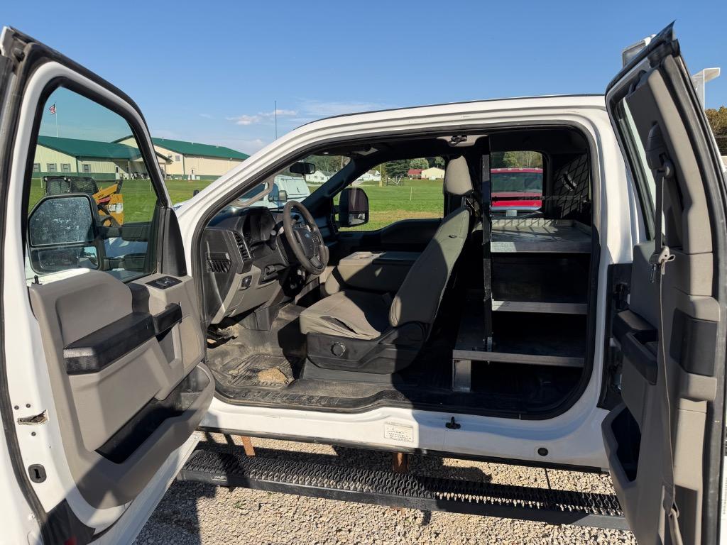 2019 Ford F-350 - $19,900