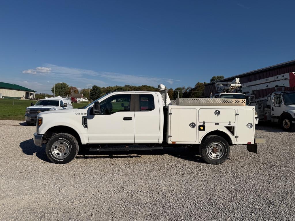 2019 Ford F-350 - $19,900