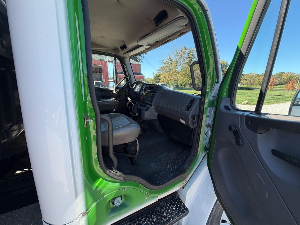 2007 Freightliner M2 - $14,000
