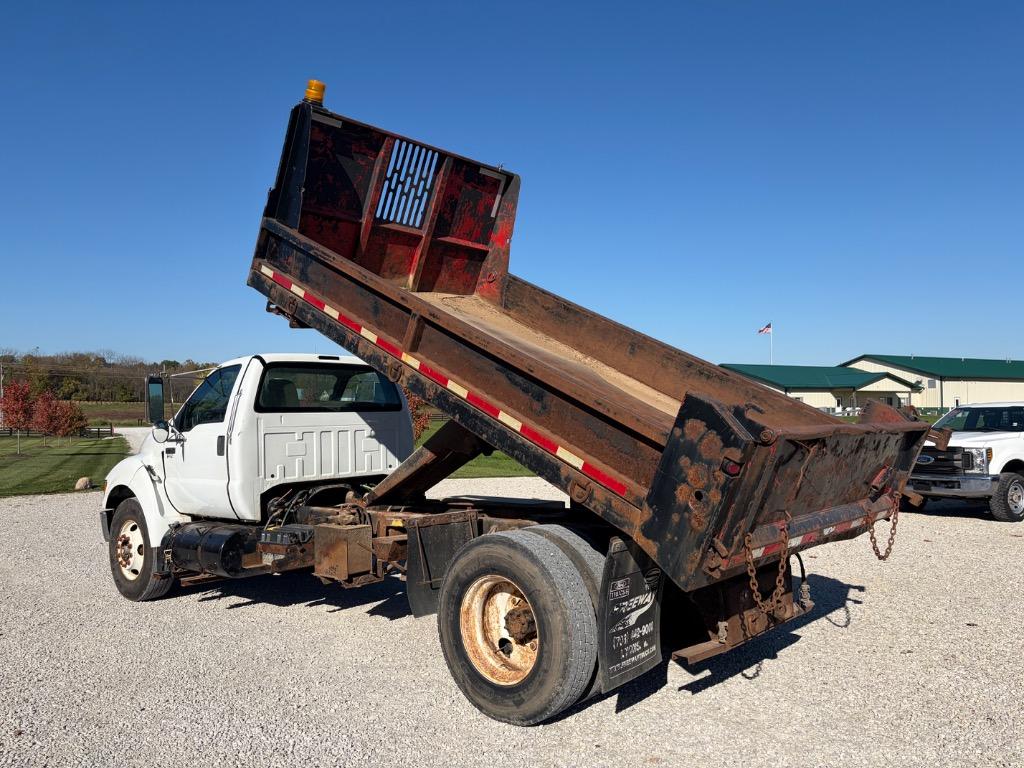 2008 Ford F-750 - $11,900
