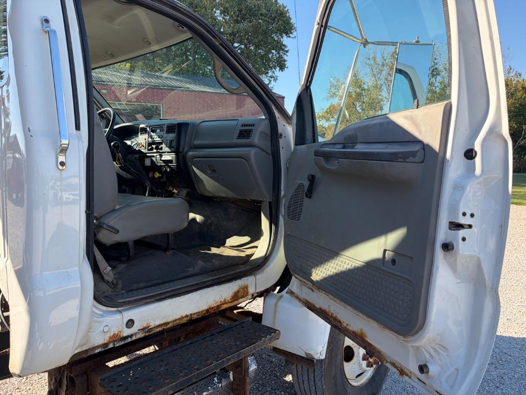 2008 Ford F-750 - $11,900