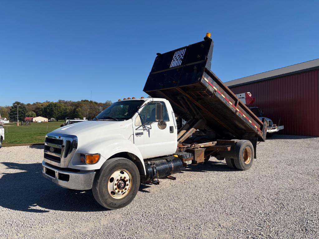 2008 Ford F-750 - $11,900