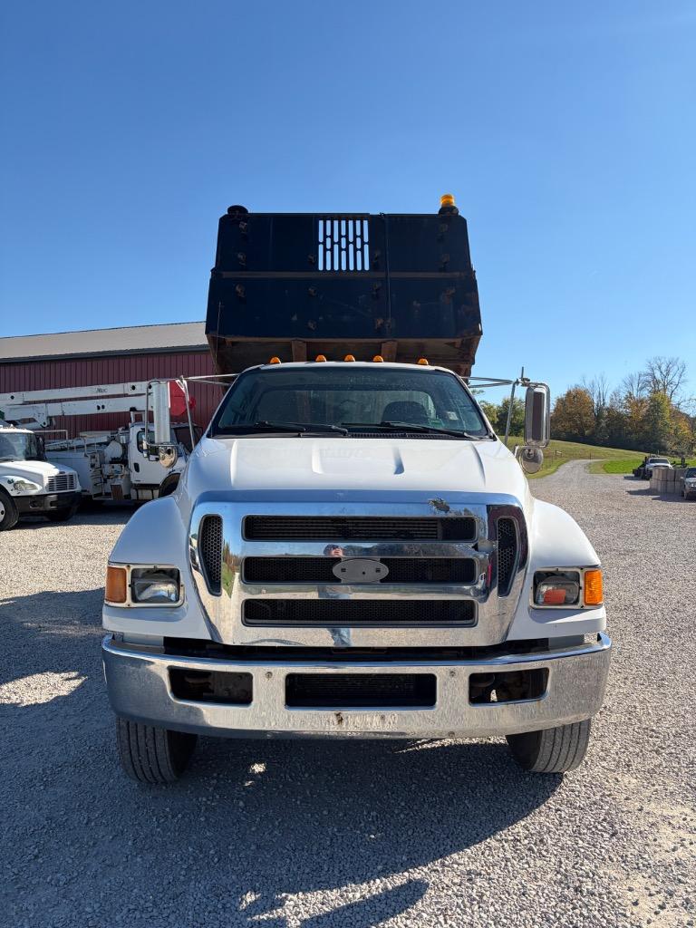 2008 Ford F-750 - $11,900