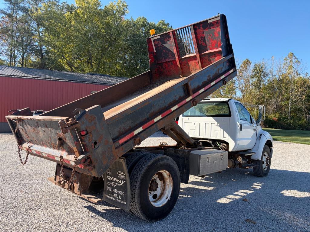 2008 Ford F-750 - $11,900
