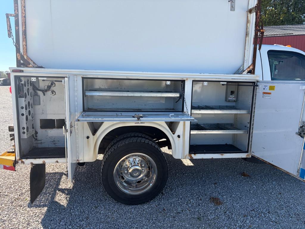 2015 Ford F-450 - $14,900