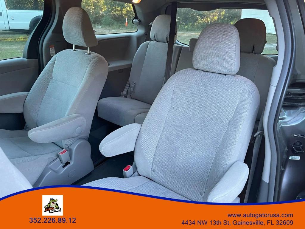 2015 Toyota Sienna - $17,995