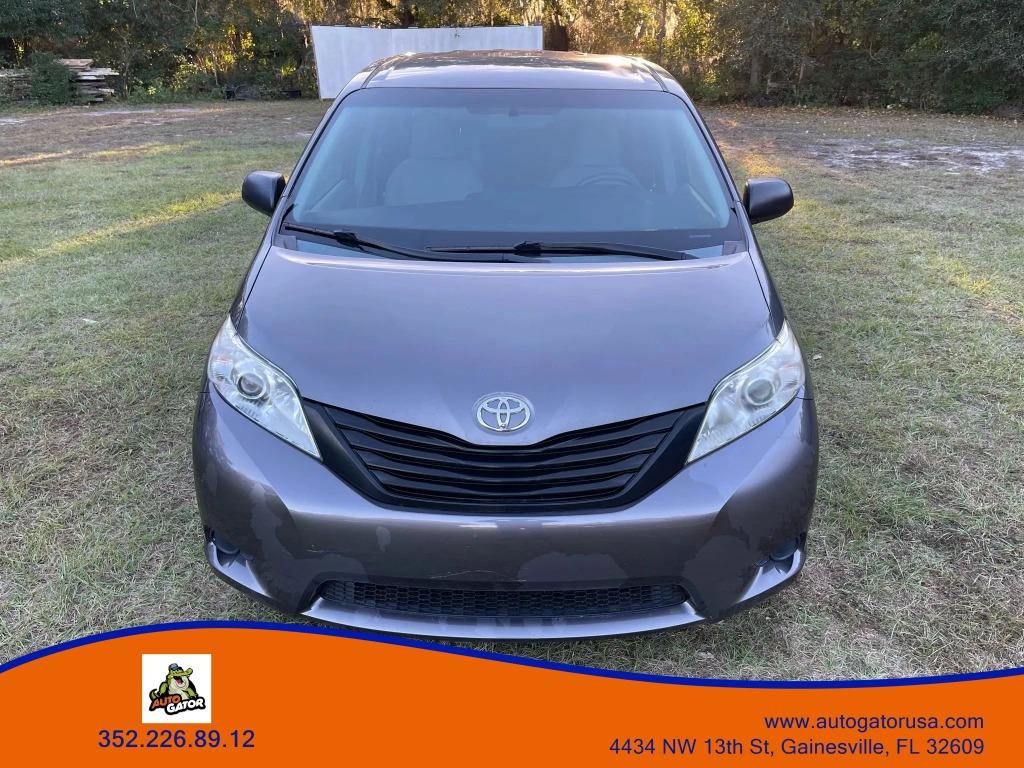 2015 Toyota Sienna - $17,995