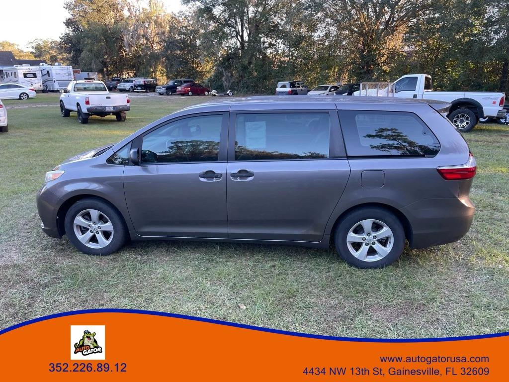 2015 Toyota Sienna - $17,995