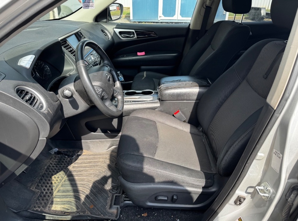 2018 Nissan Pathfinder - $9,500
