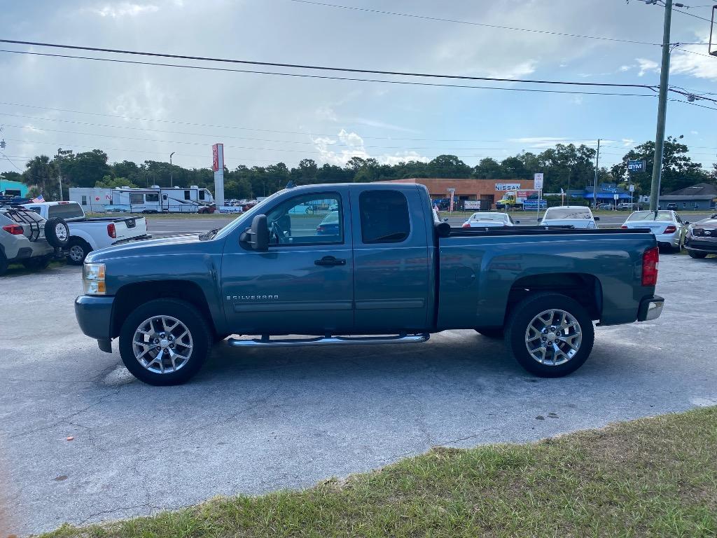 2009 Chevrolet Silverado - $12,995