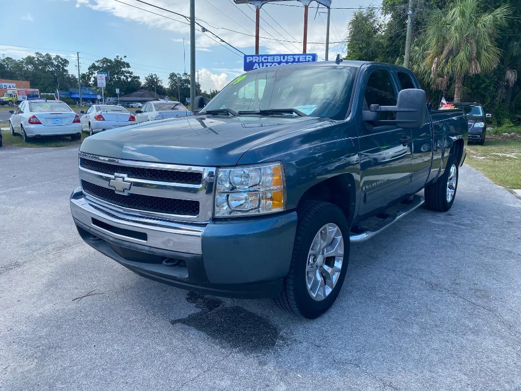 2009 Chevrolet Silverado - $12,995