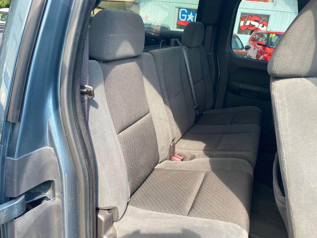 2009 Chevrolet Silverado - $12,995
