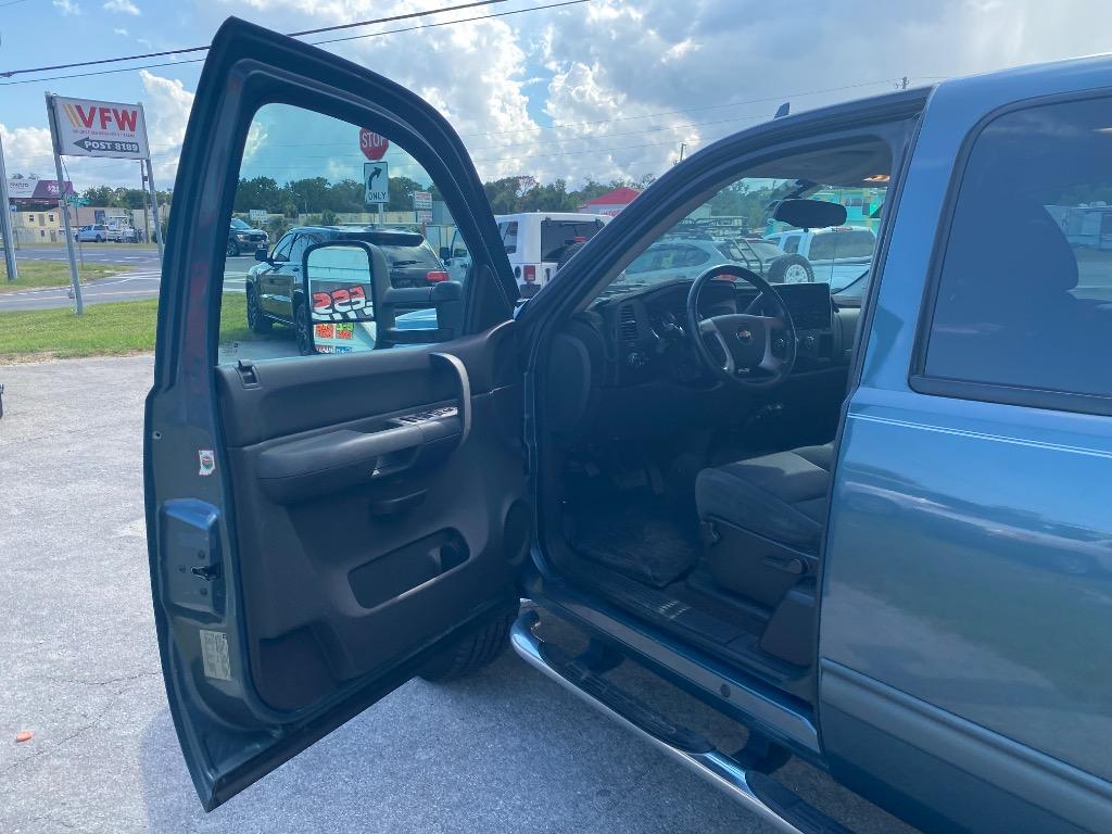 2009 Chevrolet Silverado - $12,995