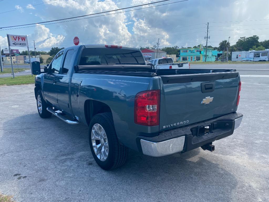 2009 Chevrolet Silverado - $12,995