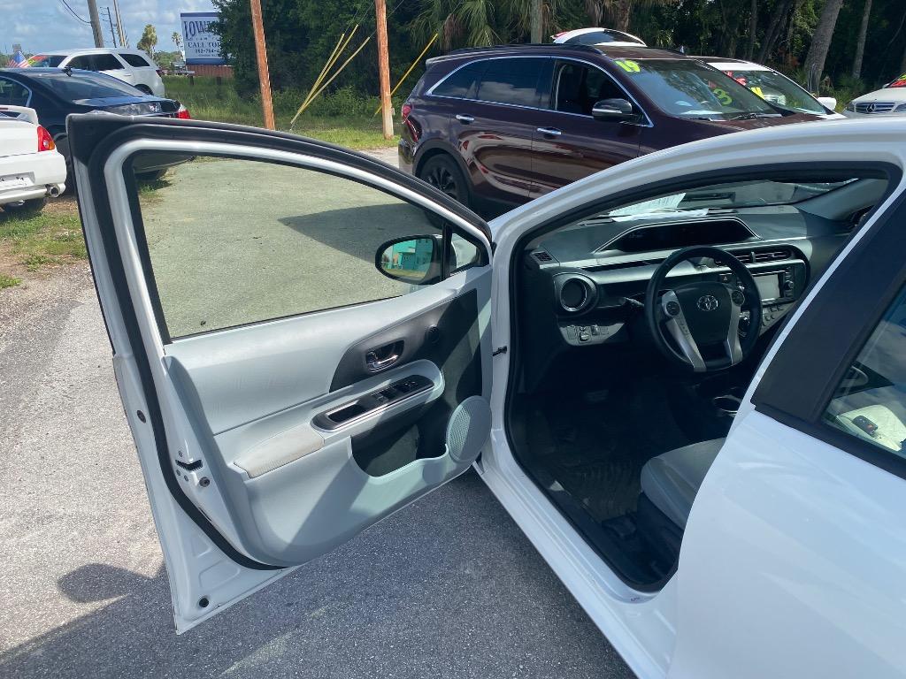 2014 Toyota Prius - $8,995