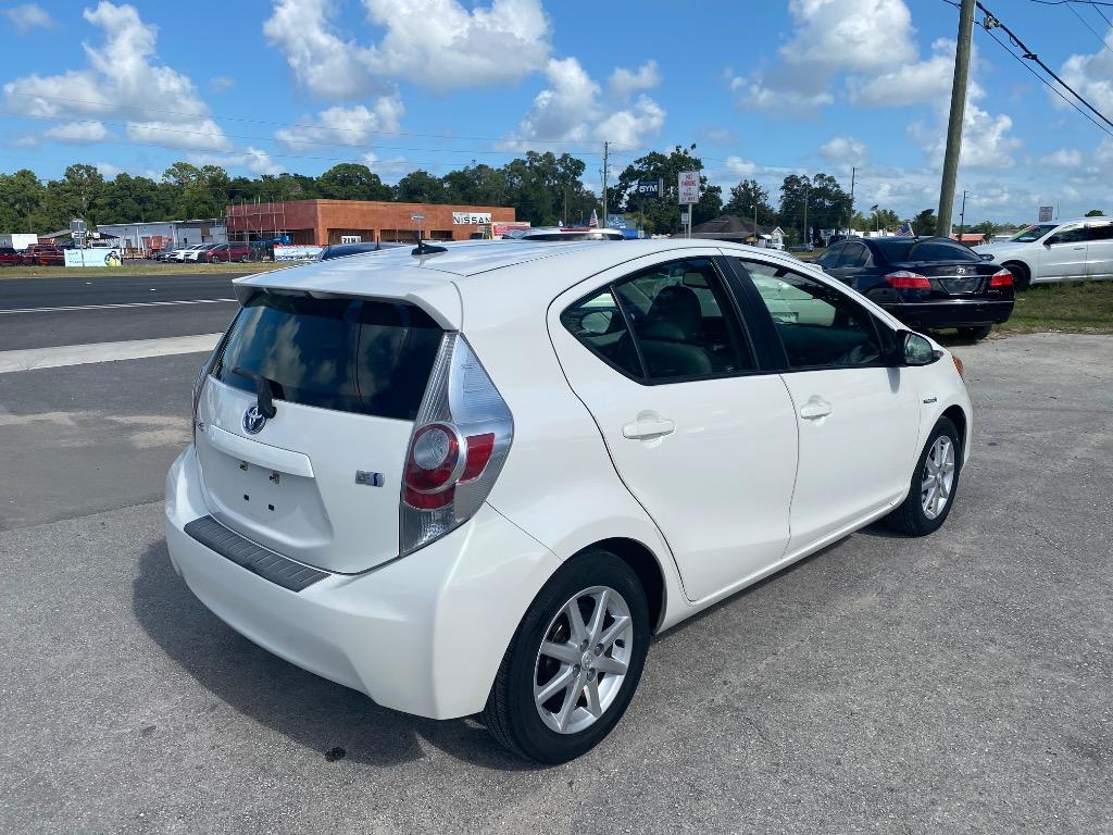 2014 Toyota Prius - $8,995