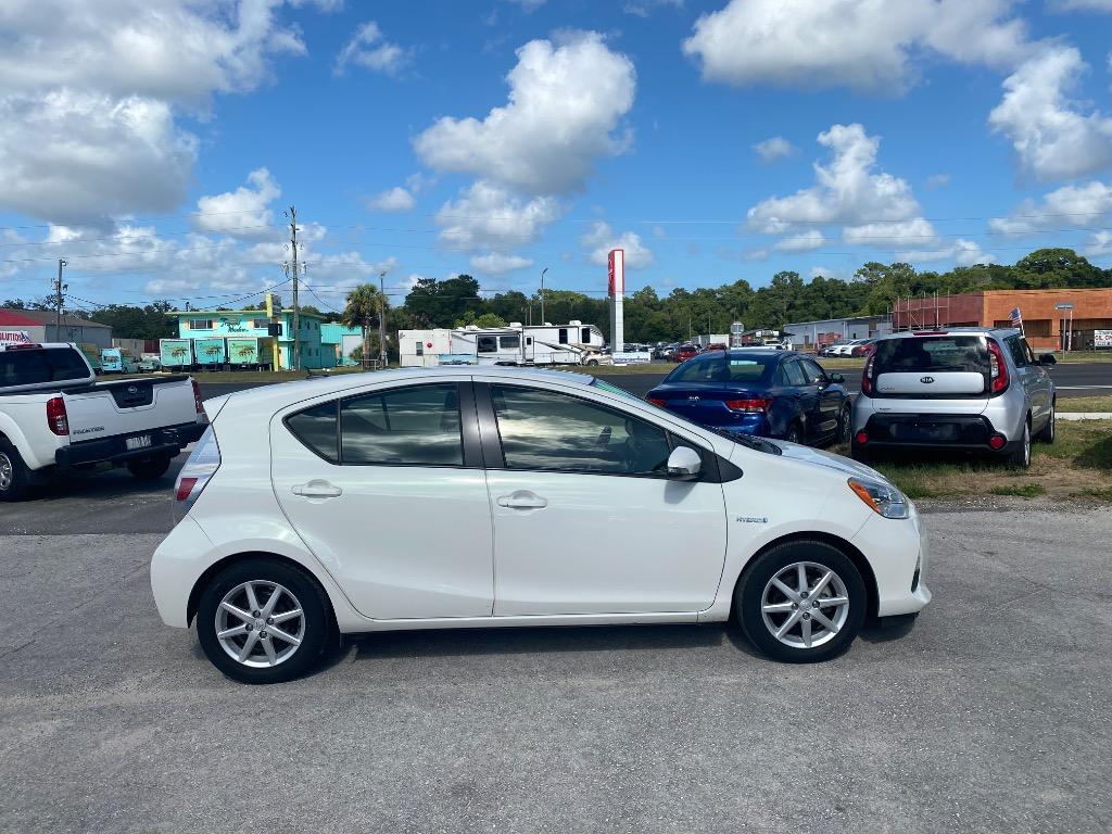 2014 Toyota Prius - $8,995