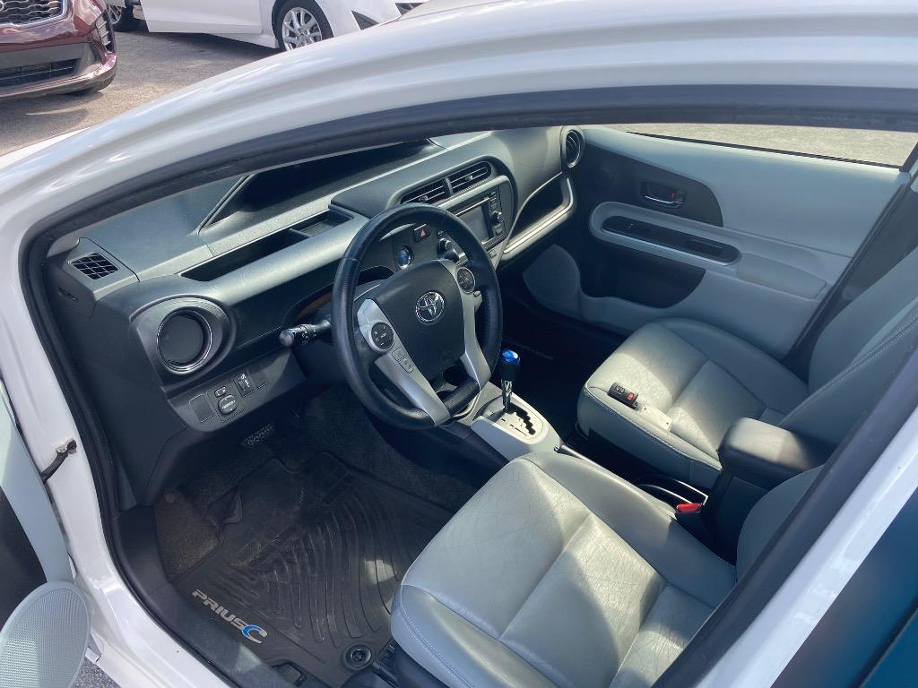 2014 Toyota Prius - $8,995