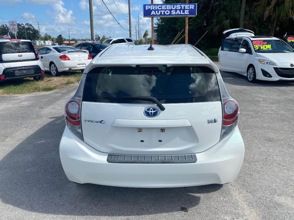 2014 Toyota Prius - $8,995