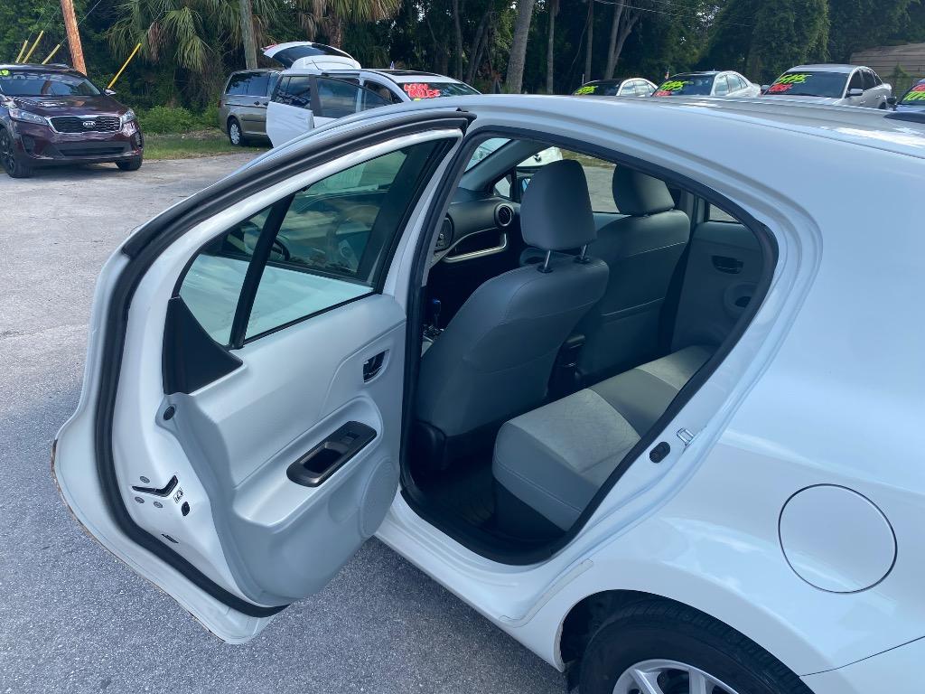 2014 Toyota Prius - $8,995