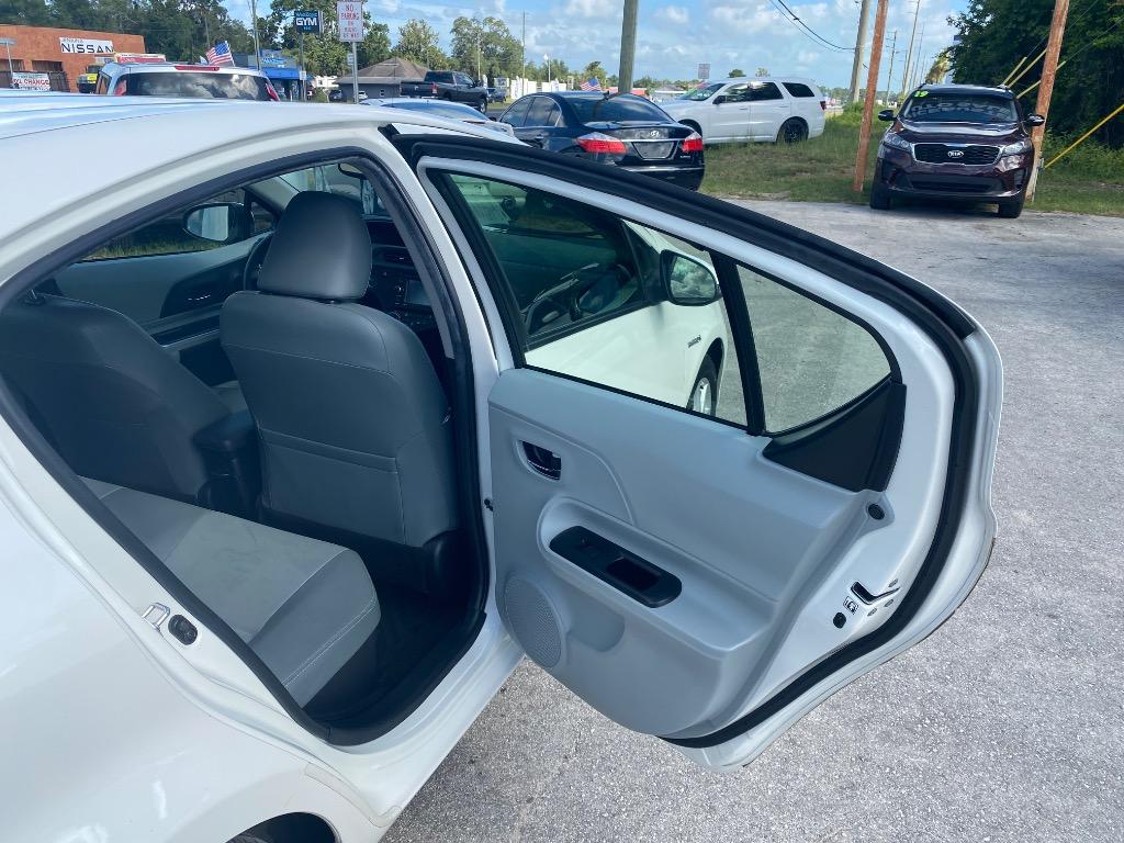 2014 Toyota Prius - $8,995