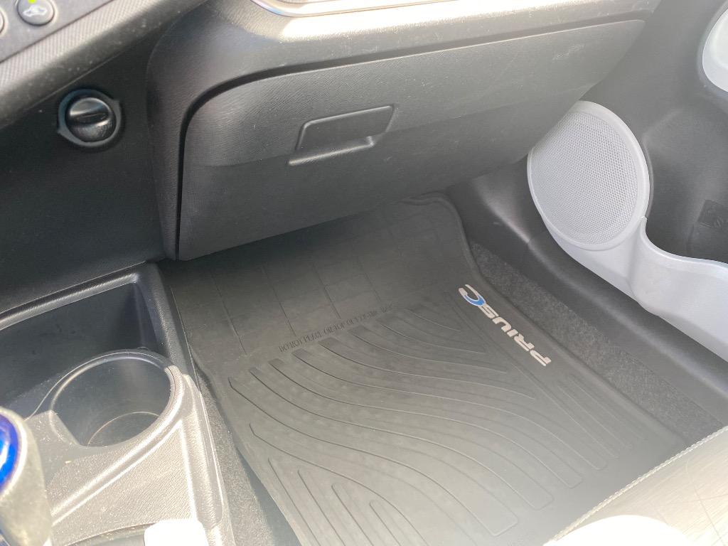 2014 Toyota Prius - $8,995