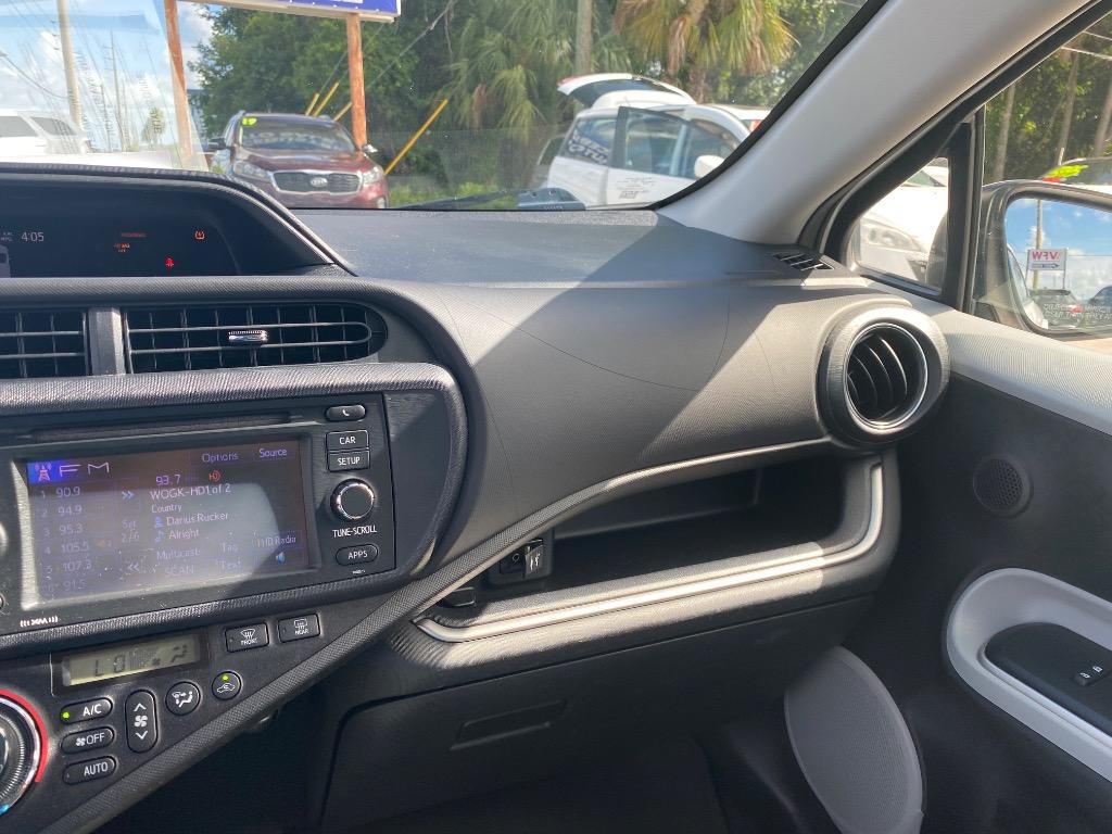 2014 Toyota Prius - $8,995