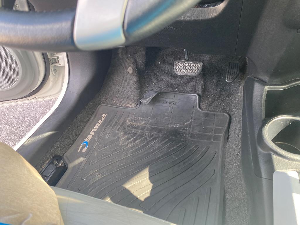 2014 Toyota Prius - $8,995