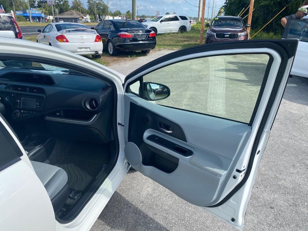 2014 Toyota Prius - $8,995