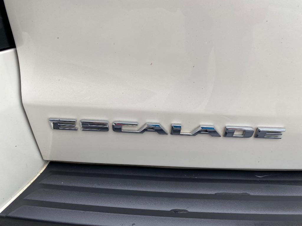 2015 Cadillac Escalade - $17,995