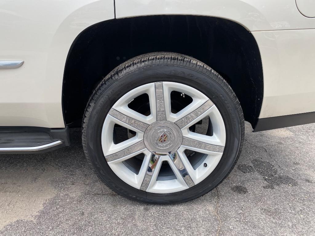 2015 Cadillac Escalade - $17,995