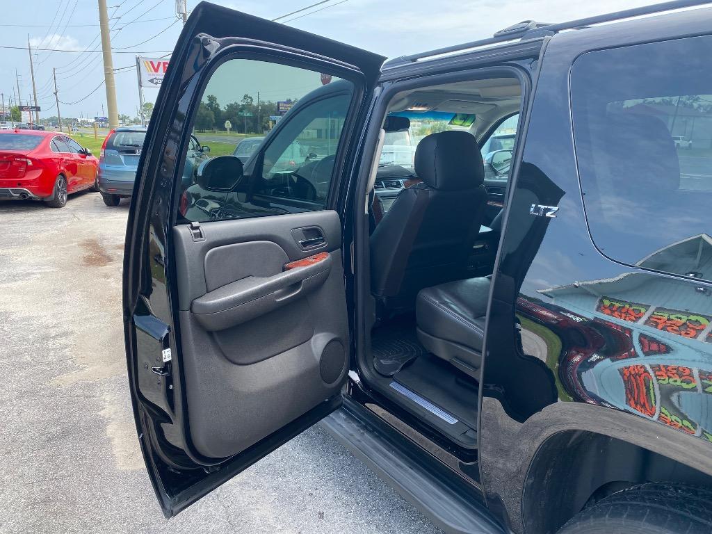 2013 Chevrolet Suburban - $14,995