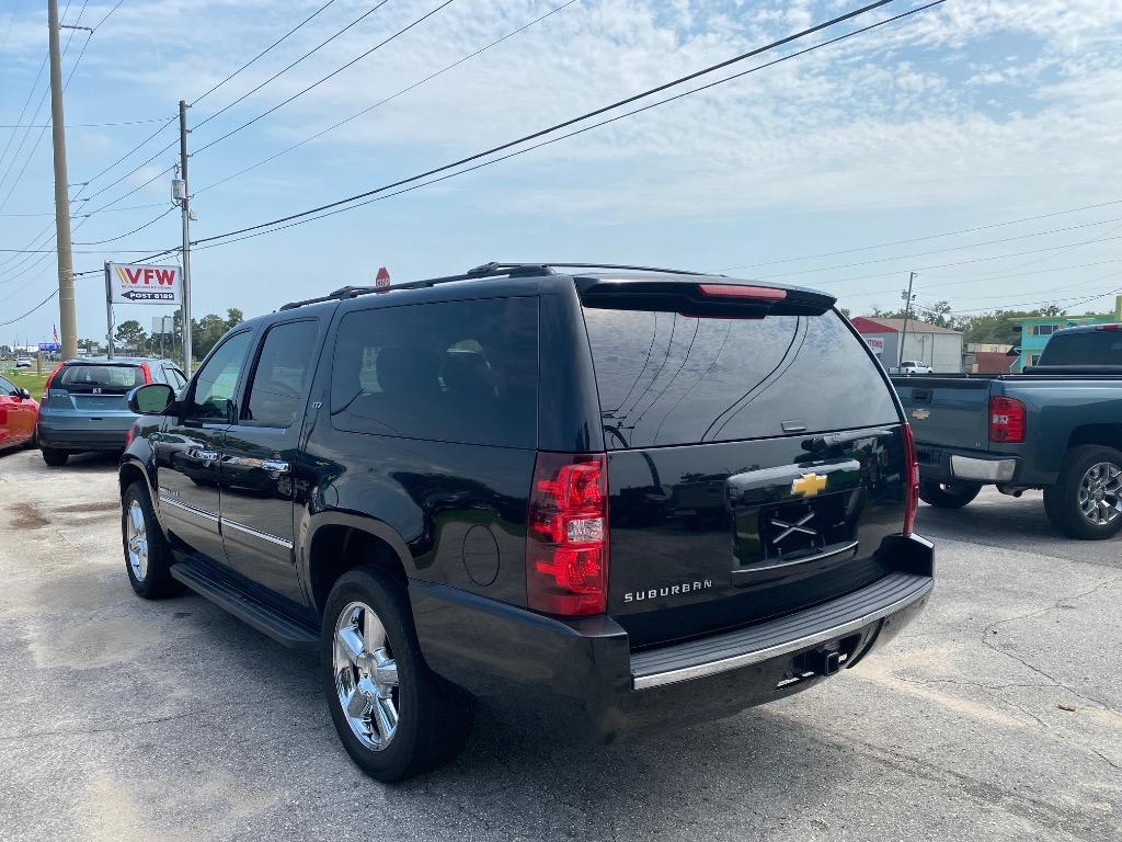 2013 Chevrolet Suburban - $14,995