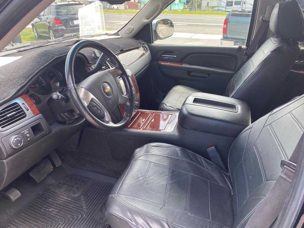 2013 Chevrolet Suburban - $14,995